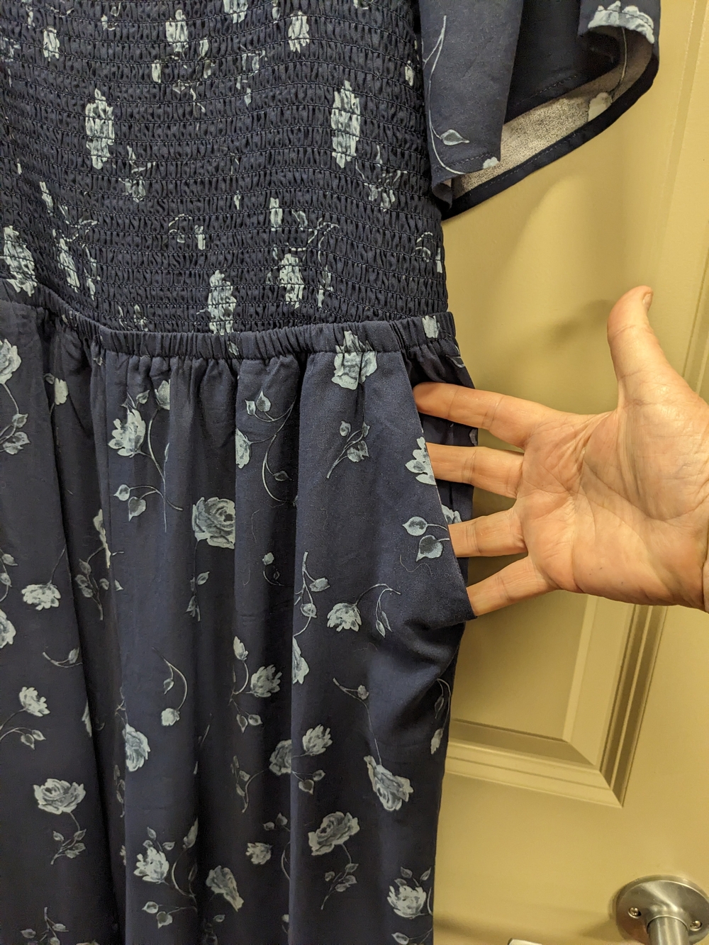 Torrid Floral Smocked Flutter Sleeve Wide-Leg Jumpsuit Size 1X (14-16) - Picture 6 of 16